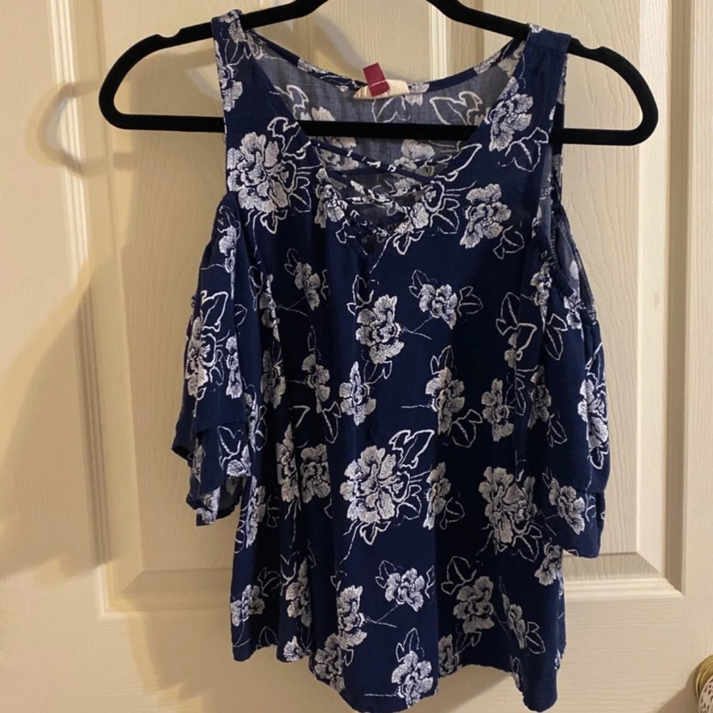 Open shoulder top